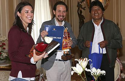 brotesverdeshou's tweet photo. "Escrache a Pablo Iglesias" Ciò che non ha senso è che il vizio del narco Evo Morales, García Linera, un terrorista analfabeta funzionale, è a Madrid, quando ha un mandato di arresto per la procura della Bolivia. E il vizio della Chavista con lui. #Evogate https://t.co/vu9X5t1ULV