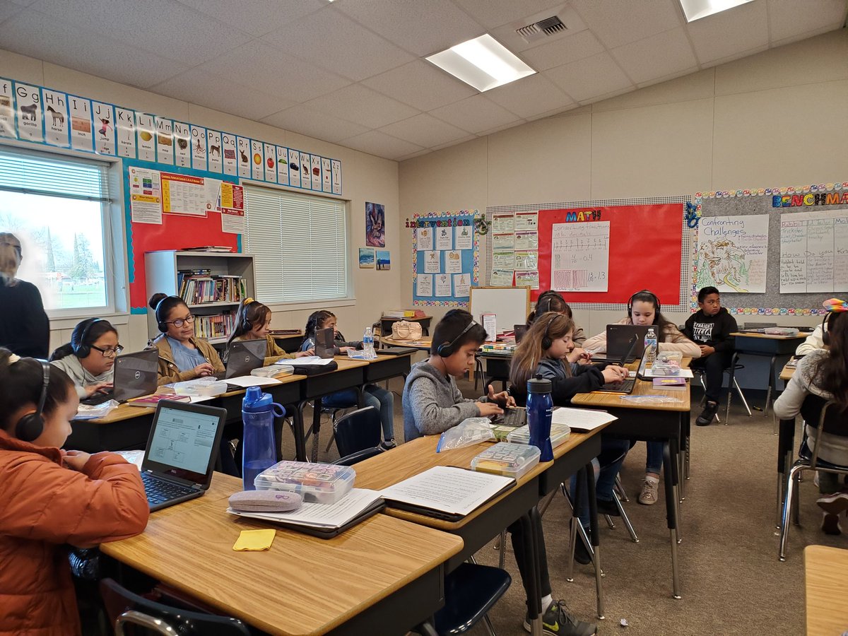 FowlerEagles18's tweet photo. Our fourth graders working hard to represent!!!!!! https://t.co/Qkgxrubcpe