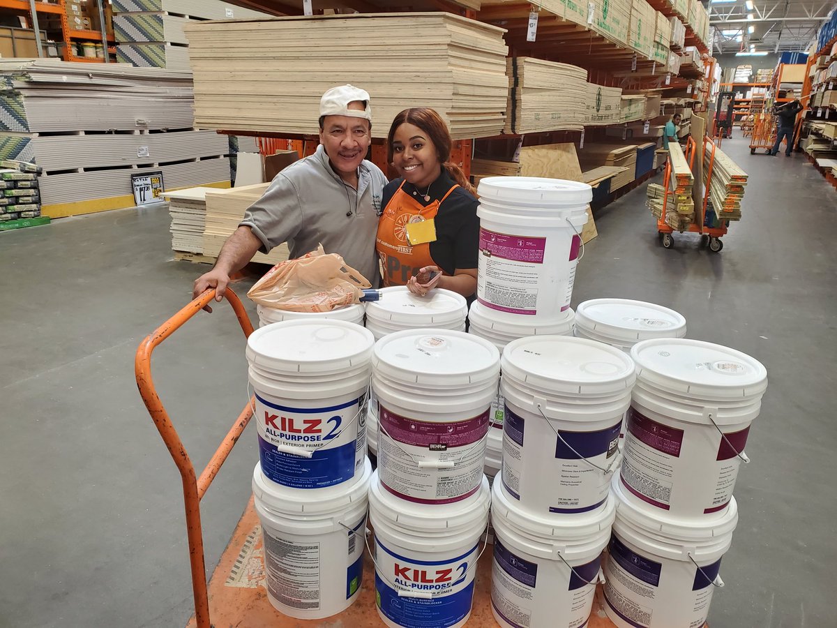 blanks_shannon's tweet photo. If you call they will come!!! PA Diamonique logged into MyView and called a few customers and got a new paint customer 🎉🎉 #goodtogreat #propaint #behr @ChadAbadie1 @m_ferreira385 @RyanLeBlancHD @behr_sw @JohnHop72743241 https://t.co/7Oa1g4ybXq