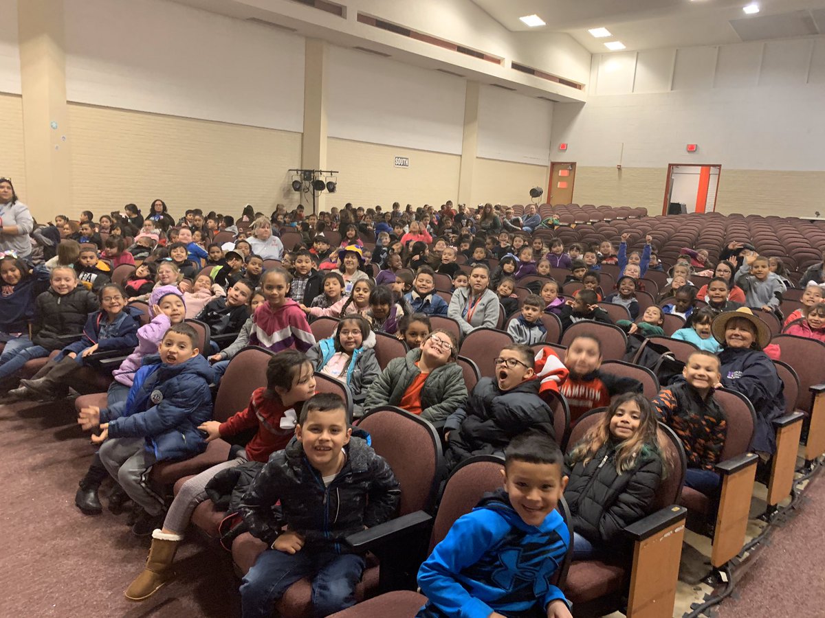 ZavalaElem's tweet photo. Thank you @MilamMagnet for a great show! Our first graders enjoyed it! #frozen #zavalastarz https://t.co/3xCJRC3tXp
