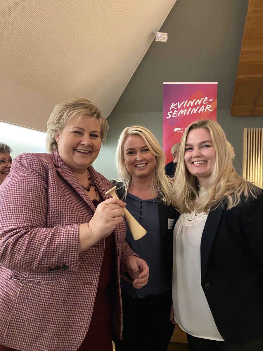 KristinHolanger's tweet photo. @erna_solberg gratulerer landets jordmødre med «year of the midwife» 💙😍🤩 @Hoyre @OsloHoyre @NSFJordmor @Regjeringen 💪🏼 #jordmorKan #kvinnehelse #YearoftheNurseandMidwife #PrimeMinister https://t.co/DZZSudN3cW