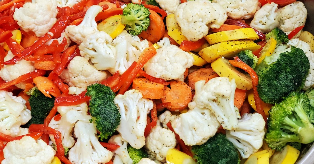 get2forks's tweet photo. "Eat your veggies!" has never been easier : )

#2forks #saladbar #lunch #catering #roastedveggies #vegan #lunch

https://t.co/nwbWtwltVd https://t.co/v4ZCzgCynK