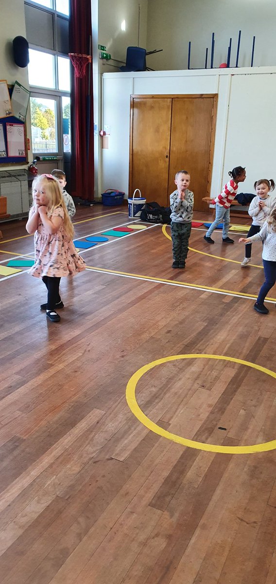 Avonbridgenurse's tweet photo. What a wonderful first session with #enjoyaball. Thank you so much to the Parent Council who have manage to arrange funding of these sessions until the summer. We will have enjoy-a-ball with Magic Mark until the summer ๐ฅณ๐ฅณ https://t.co/O6Er0txJMx
