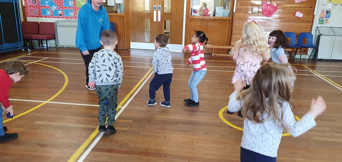 Avonbridgenurse's tweet photo. What a wonderful first session with #enjoyaball. Thank you so much to the Parent Council who have manage to arrange funding of these sessions until the summer. We will have enjoy-a-ball with Magic Mark until the summer ๐ฅณ๐ฅณ https://t.co/O6Er0txJMx