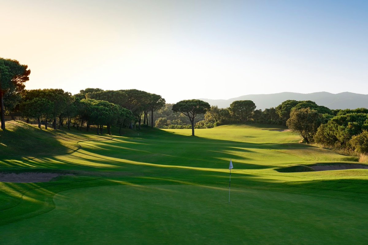 For lovers of golfers and nature, playing golf #InCostaBrava is a must. <a href="/golfdaro/">Golf d'Aro - Mas Nou</a> is the only course in the region with sea views.