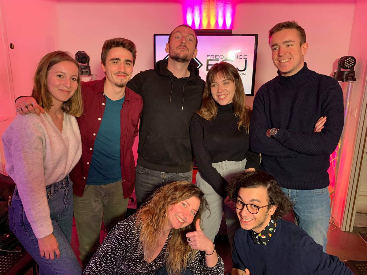 FrequenceESJ's tweet image. 🎙 Le chanteur Antoine Elie est avec nous dans "Storytelling" ! Suivez l'émission en direct sur radio.fesj.fr de 20h à 21h !