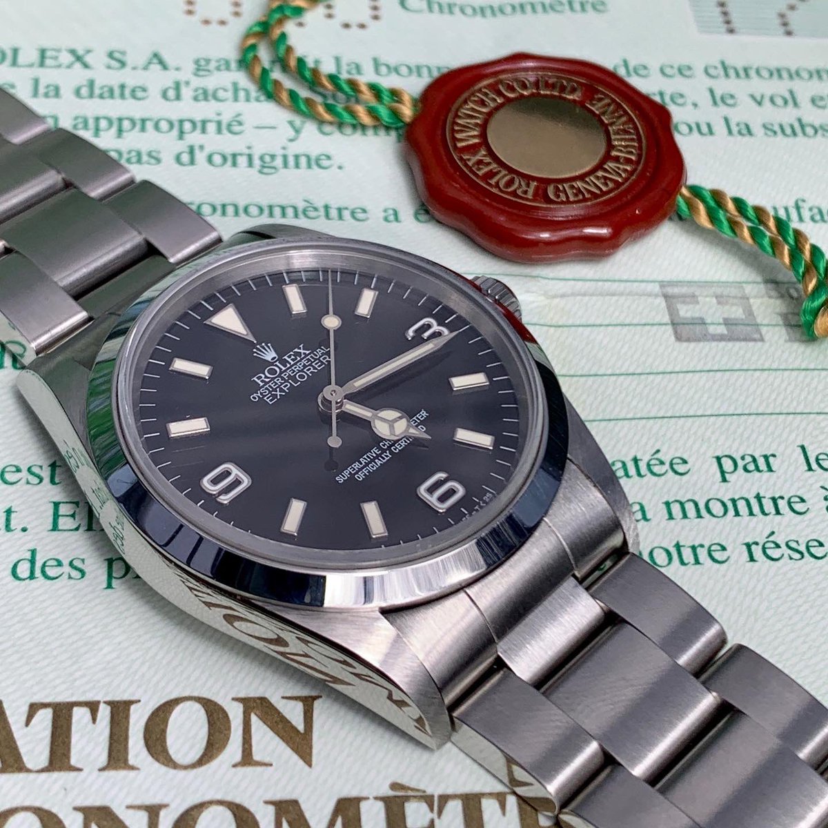 ReferenceTime's tweet photo. A beautiful Explorer 1 -  ref 14270 - Tritium Dial, beautiful #patina - BOX AND PAPERS. Green case back sticker ✅
DM for details 📬
.
#vintagerolex #rolexgmt #gmtmaster #rolex16550 #vintageexplorer #creamdial  #rolex16550 #patina #rolexpepsi #explorer14270 #rolexexplorer14270 https://t.co/zPlNhOeKgT