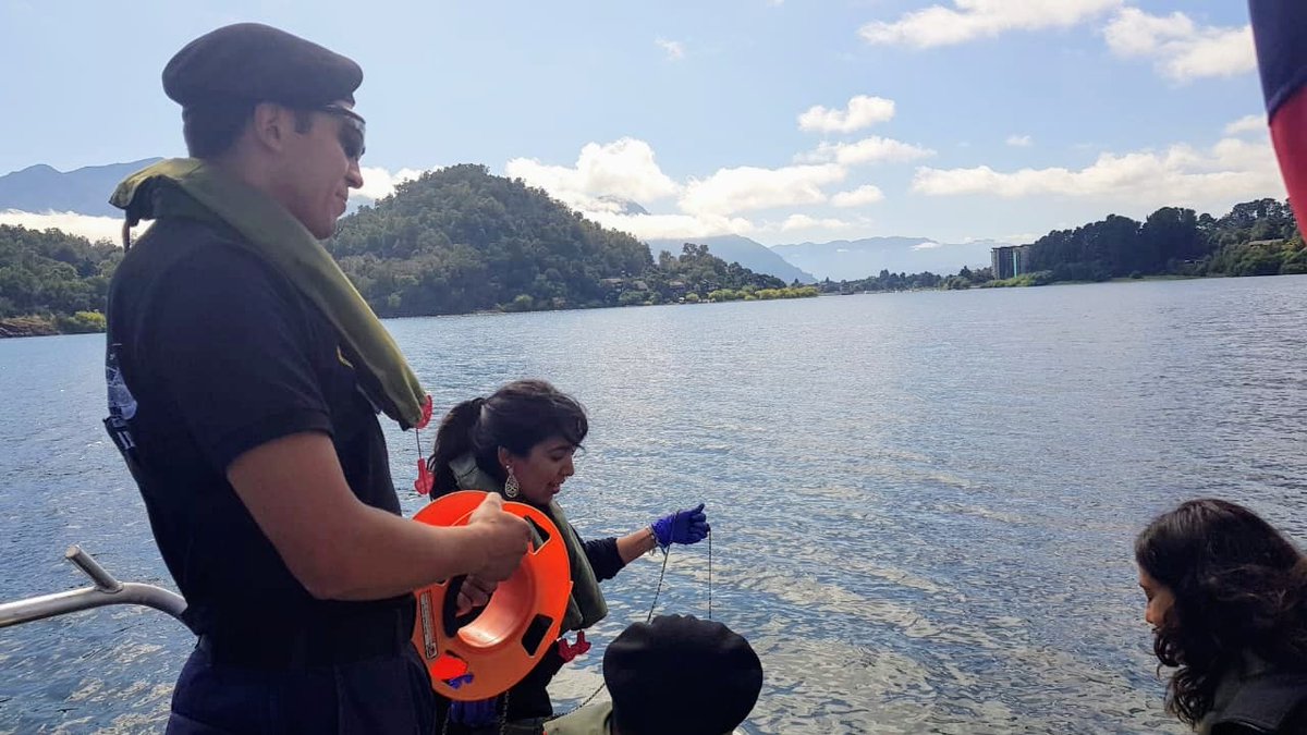 DGTM_Chile's tweet photo. El Depto. de Medio Ambiente de la DIRINMAR, con el apoyo de la @maritgobvld y la #CaPuerto del Lago Villarrica, llevó a cabo el cumplimento de la Norma Secundaria de Calidad Ambiental, que busca evaluar la calidad del agua y los contaminantes que existen en el #LagoVillarrica. https://t.co/BdqE9FEkNI