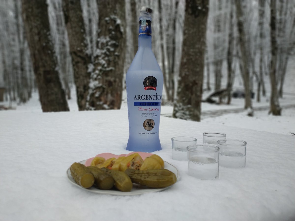 Rahil_Sayadoglu's tweet photo. Möhtəşəmliyə bax e ❤ Keçən il Qubada təşkil eləmişdik. Nnnnə gedirdi 🥂 https://t.co/dj82LmUeFG