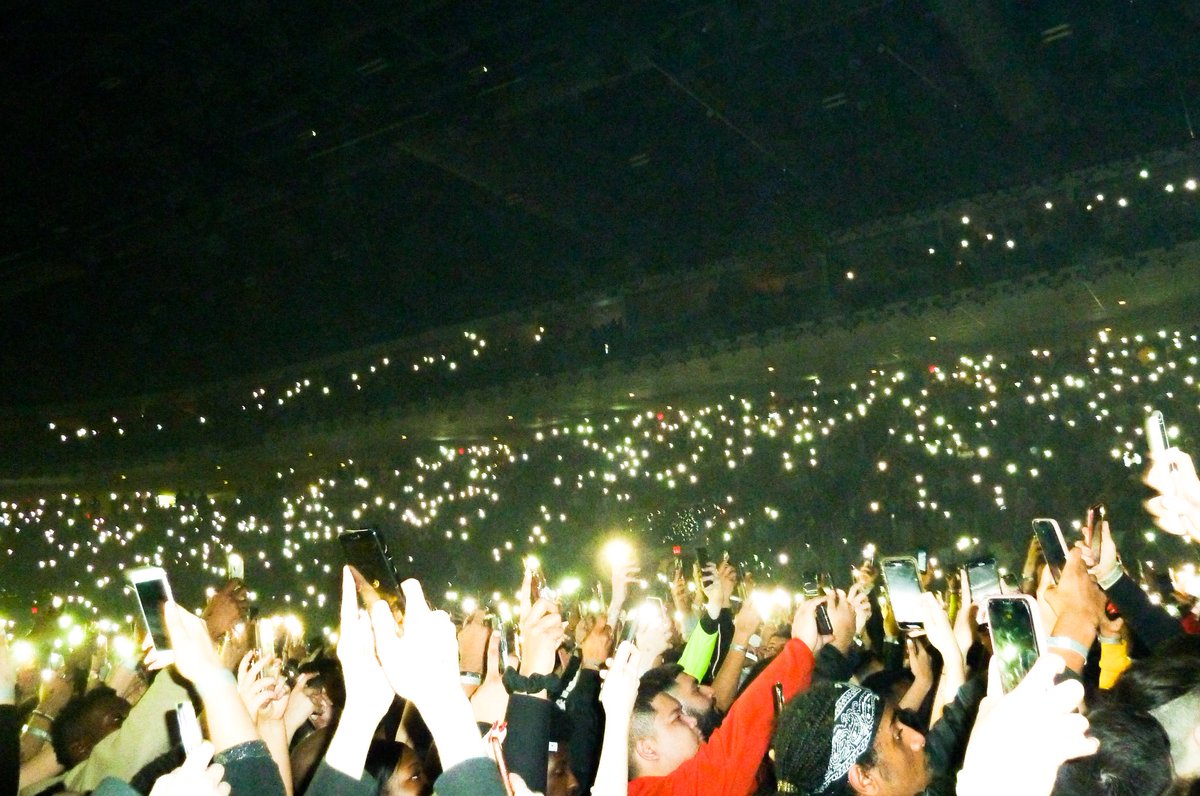 TrevorChau's tweet photo. @torylanez live in toronto https://t.co/e02RYA73A1