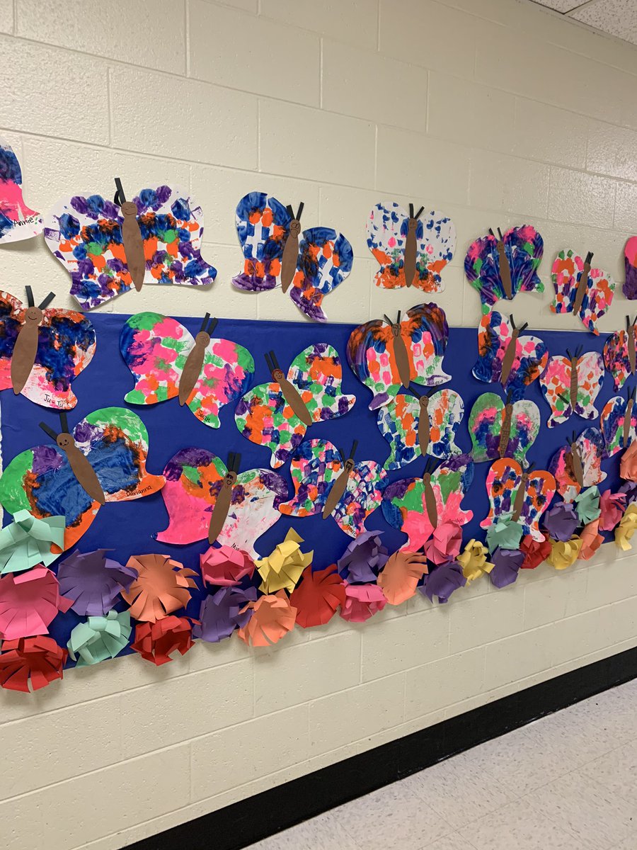 JacobsRoad_ES's tweet photo. Our student art work is fabulous and on display!  Come on out Thursday, March 12 from 5-7 to see these pieces and more! #JRESPicassos https://t.co/v7o2EGabZO