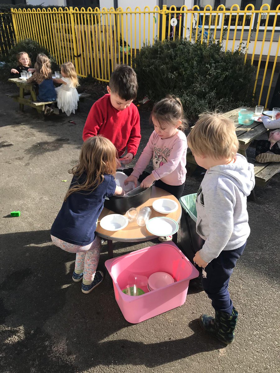 GorebridgeEarly's tweet photo. When it's such a a nice day you have snack outside and Mrs Binnie comes to join us too.
Serving themselves and washing dishes all happening, as they would inside.
#WhatABeautifulDay
#IsSpringOnTheWay
#SocialSnack
#PartOfTheSchool
@MidEarly
@MidEYLCOL https://t.co/TRRJOtTCSk