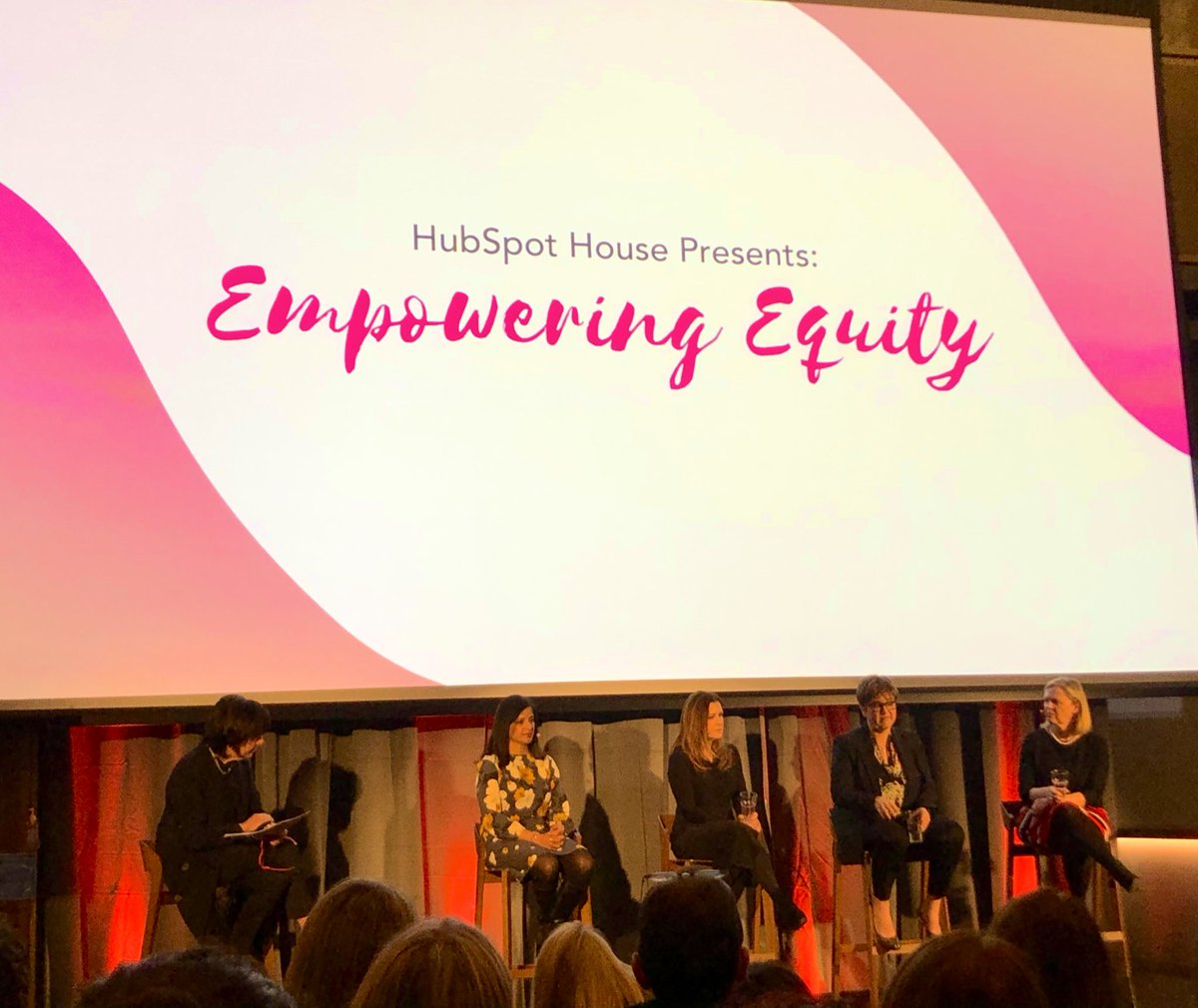 val_mcgrane's tweet photo. Exploring equity versus equality at @HubSpot for #IWD2020 @kathysheridanIT @gillian_harford @margmargot https://t.co/CxzHvwOu0U