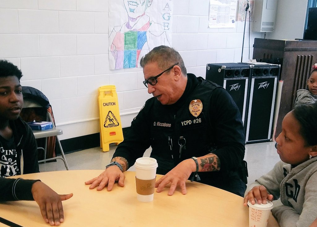 ycpda1's tweet photo. Officers and kids hanging out at the latest Hot Chocolate With a Cop. Kids get a chance to talk to police and learn what they do. These events are happening all over York City but this latest one was at Goode School. #hotchocolatewithacop #BeTheCityYouWantToC #communityhelpers https://t.co/rOSWSugGUy