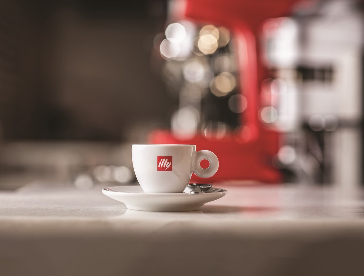 illycaffe's tweet photo. We believe that a sustainable future for people and the environment is possible. This is our choice and our commitment, which is why we adopted the status of #BenefitCorporation, to continue to grow responsibly, sustainably and transparently. #LIVEHAPPilly https://t.co/qpuZ3nJ37B https://t.co/tacLQJVE7h