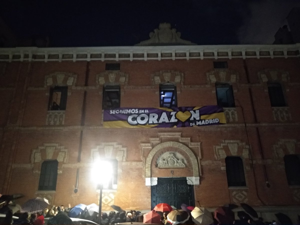 CSIngobernable's tweet photo. Somos indesalojables, #SeguimosIngobernables.

Madrid, hemos vuelto para llenar de vida en común un nuevo espacio.

📍Alberto Bosch, 4 https://t.co/ZWAHoXppQE