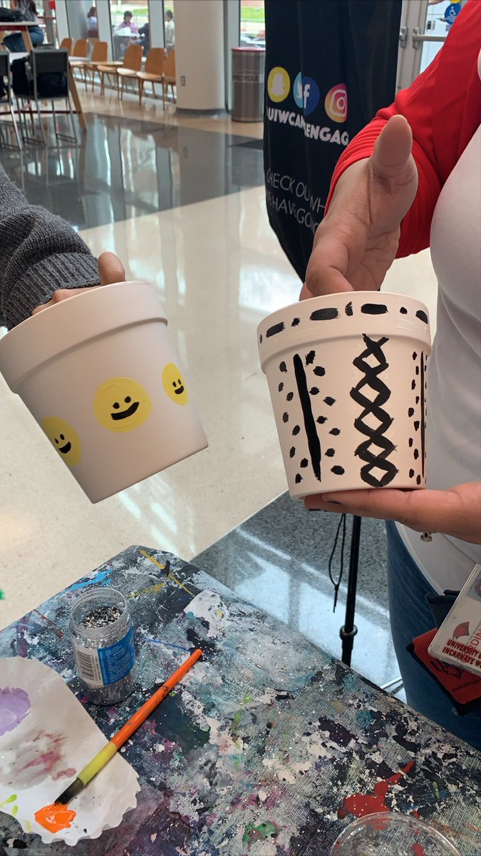 UIWcampusengage's tweet photo. We LOVED โค๏ธ all the creative pots from yesterdayโs #CraftTuesday!
Tag us in your pictures!!!
#UIW #UIWPride #UIW20 #UIW23 https://t.co/NdUOq3cN7D
