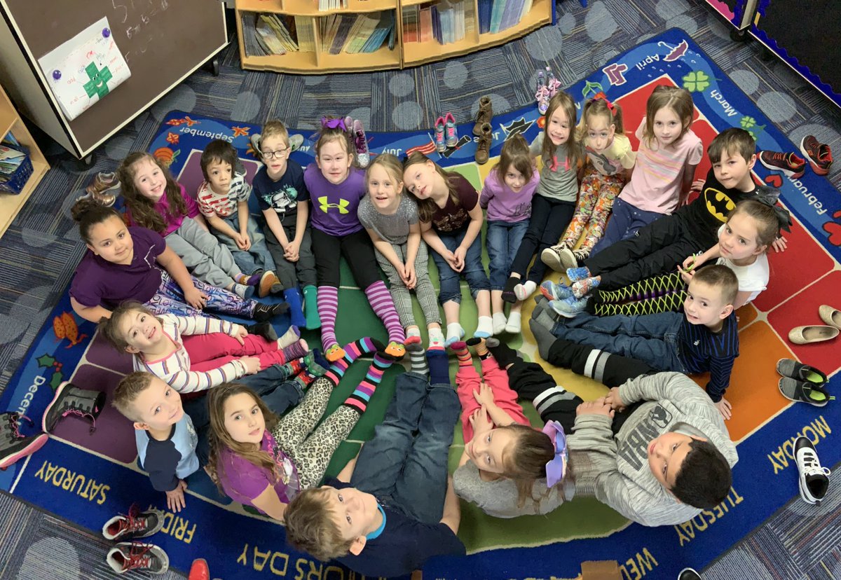 KinderStreaks's tweet photo. Silly Sock Day for #ReadAcrossAmerica2020 We loved our story in our silly socks! #kinderstreaks https://t.co/VtTWVcCpBY
