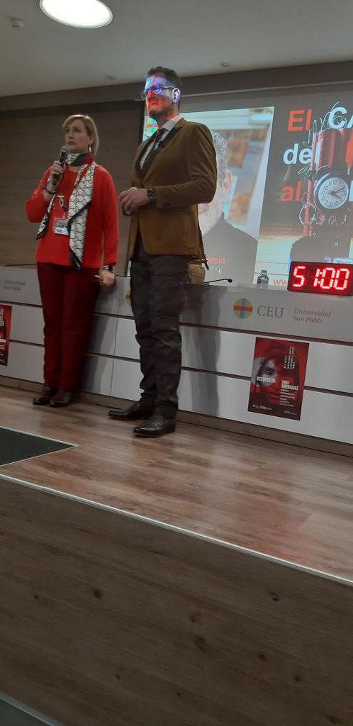 MyriamGlezN_'s tweet photo. Hoy @CEUAAlumni María Jesús Lago presenta a @GestiondelMiedo en la masterclass que imparte hoy para hablar  en el marco del programa de mentoring, de #gestióndelmiedo 
Mil gracias Julio por todo lo que nos enseñas!!! https://t.co/OS9zEDeATj