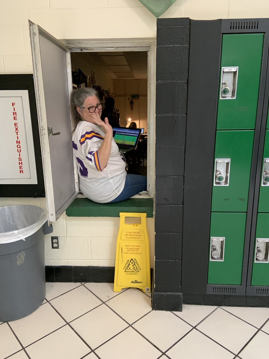 Liz Diaz tweet media