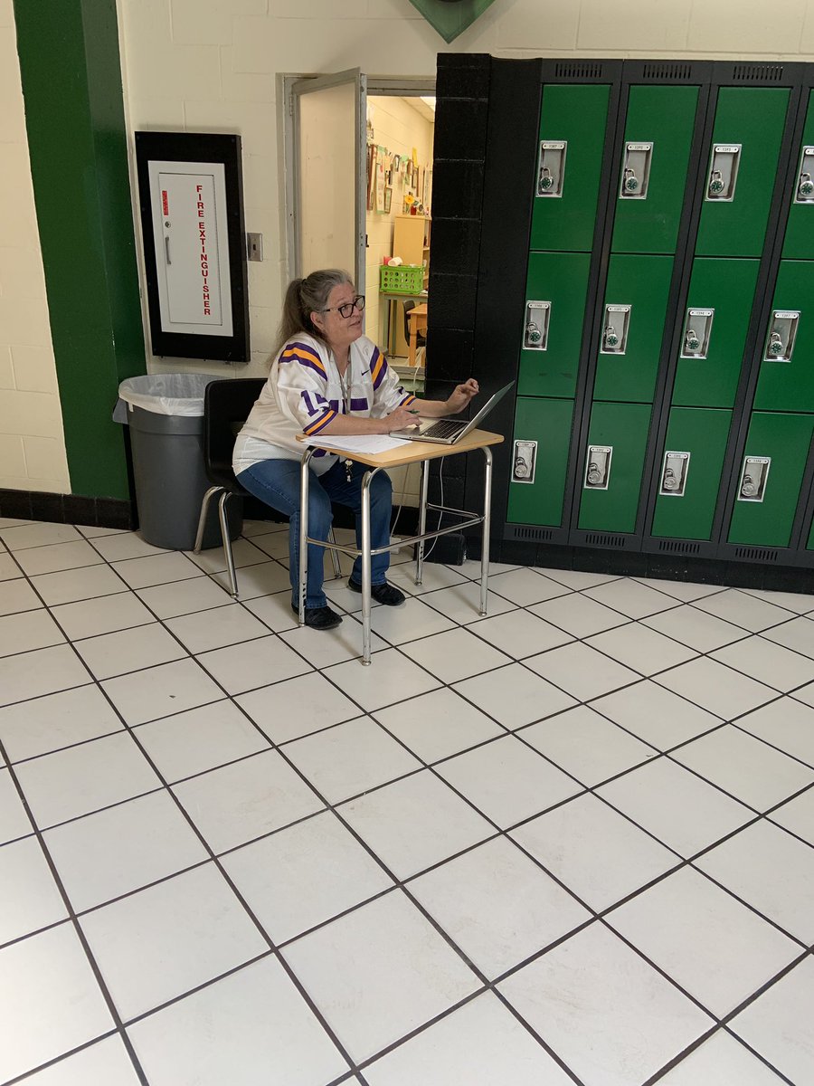 Liz Diaz tweet media