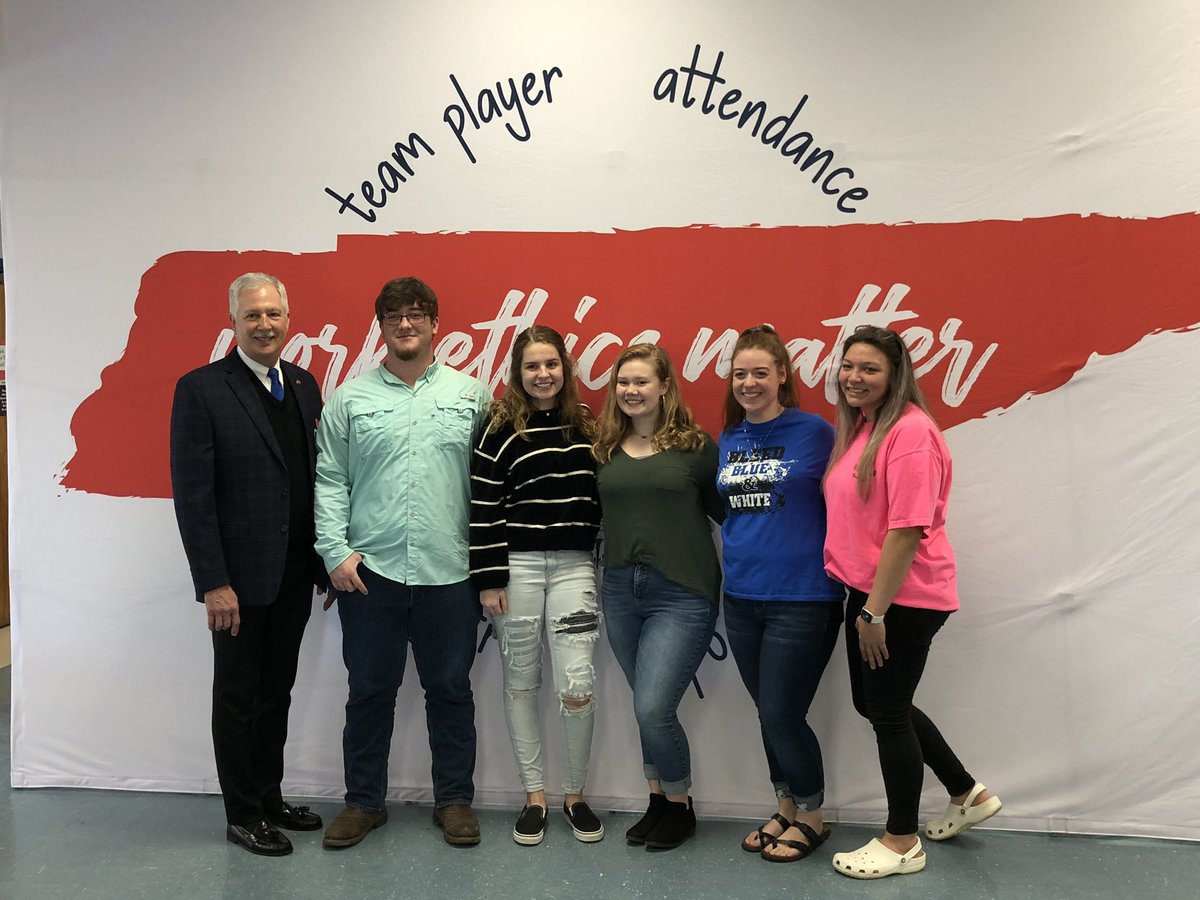 vutnerabIe's tweet photo. Awesome morning celebrating @SHS_EagleNation Students That Work! Thank you Tracy Williams for being our keynote speaker! #WorkEthicsMatter #ProudCTEDirector https://t.co/eBnRGCL9gK