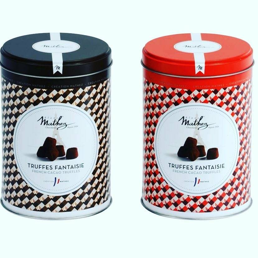CosasdeMalu's tweet photo. Rojo o marrón.
Elijas el color que elijas dentro siempre están las mejores trufas de chocolate 🍫 francés 🇫🇷.
#Trufas de #Chocolat_Mathez #chocolate #schokolade #xocolata #gourmet https://t.co/V4h4vW9Kc1