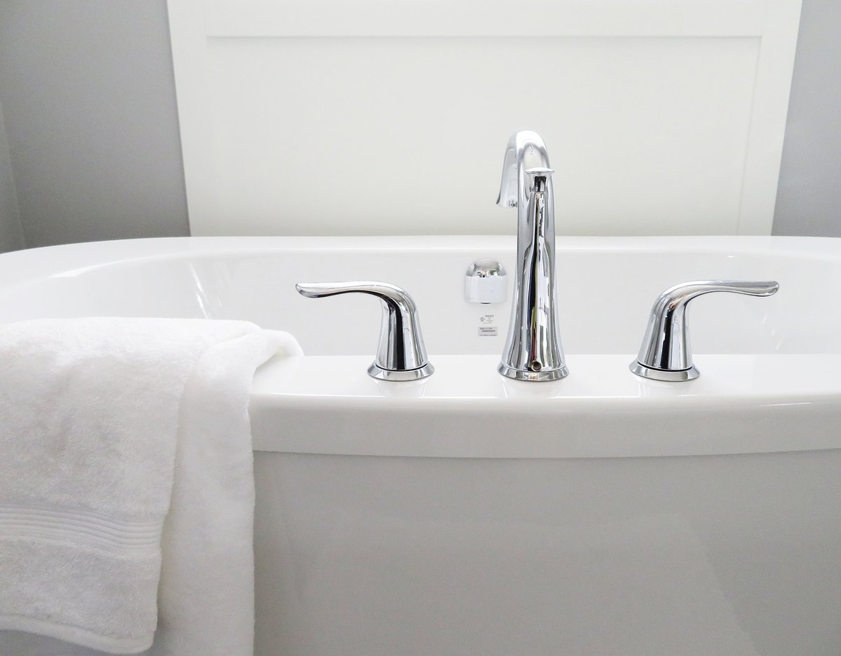 EKcustomrenos's tweet photo. Simple bathroom renovations like replacing a vanity, redoing the caulking updating plumbing and light fixtures, can make a big impact. Bathroom renos are a great investment, increasing your homes value and improving an area you use every day. Get your quote today! #yeg #yegbiz https://t.co/1D1eU3mCCk