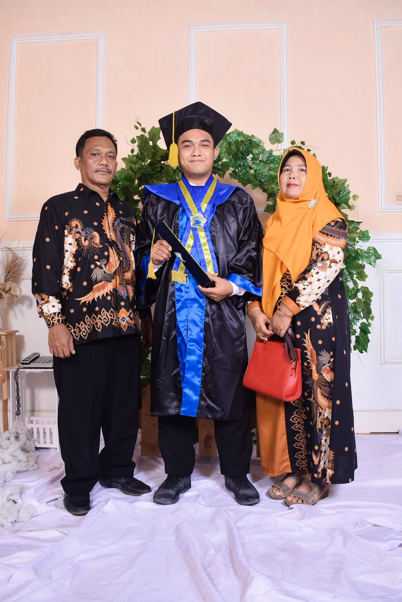 Dream come true ya bapak kaleh ibuk . .seng penting bersyukur ya 😇