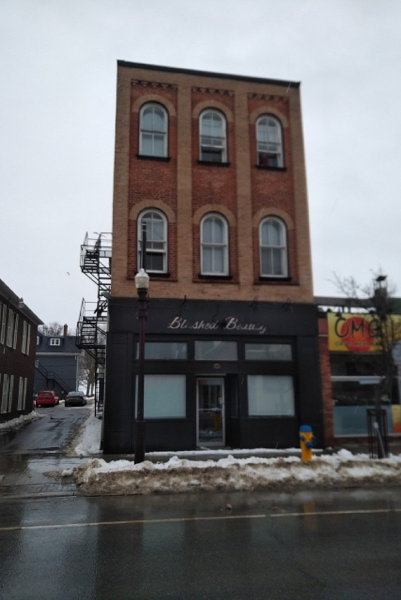 stoneguide_ptbo's tweet photo. NEW LISTING 
464 George St. N. - $1,400,000 
Excellent income generating opportunity in up-and-coming development area. 1 Commercial Unit &amp; 9 Residential Units. The building has been recently updated to meet the city's fire code standards. Completely renovated &amp; updated. https://t.co/h8YIawYeSU