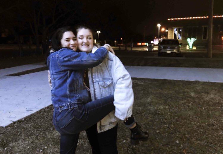 _allylain_'s tweet photo. Happy 20th Birthday Alyssa!! I love you and I hope you have the best day. Thanks for being the best! Hope you and Eris party it up. https://t.co/t8lE4vTrTU