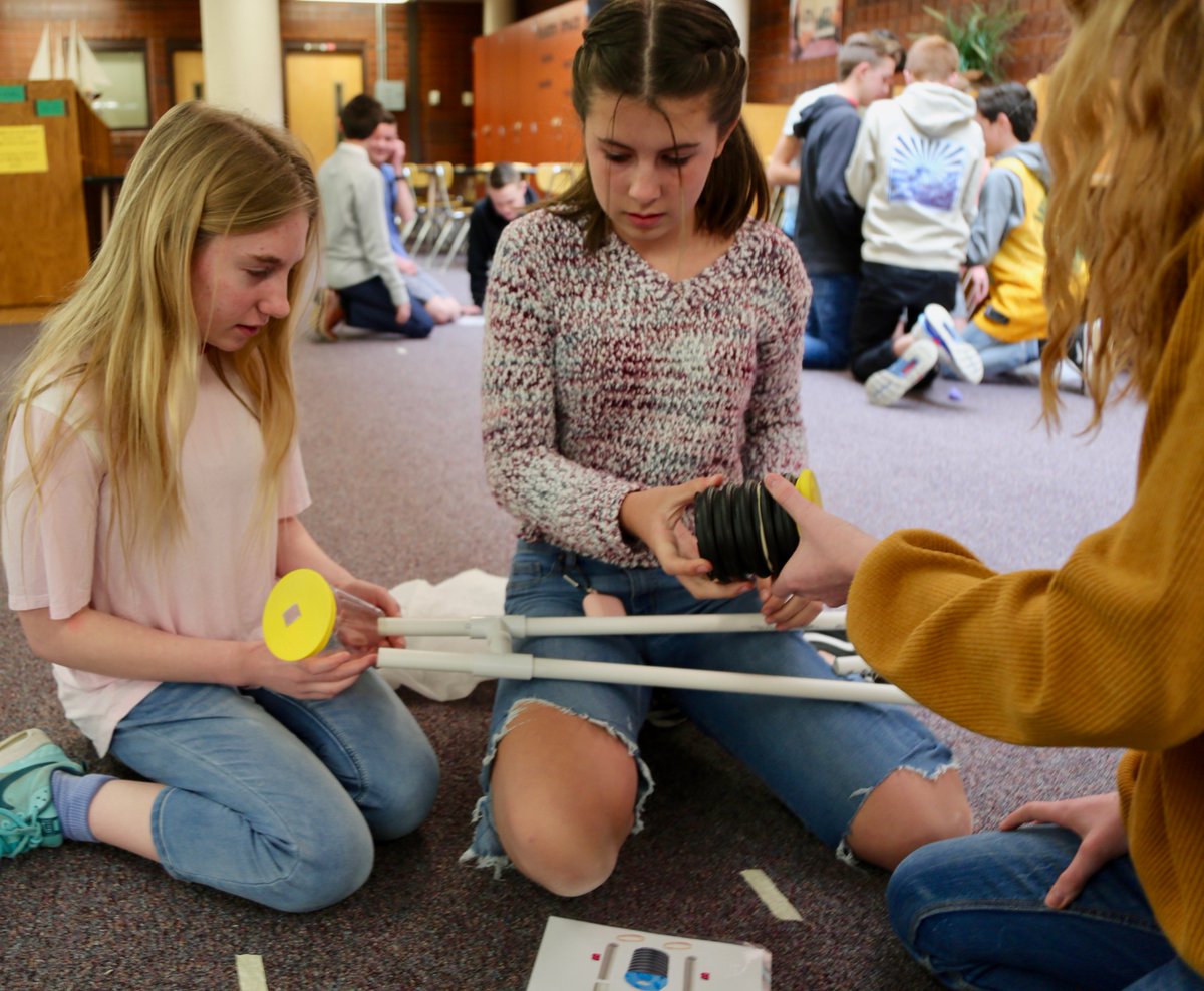 DavisSchools's tweet photo. Learning takes on a new dimension for science students at Sunset Junior High School when The Leonardo on Wheels program stops by with hands-on experiences involving Newton's Law and electromagnetic waves. #dsdlearningfirst #TheLeondardo #uted https://t.co/NLPDDF7ths