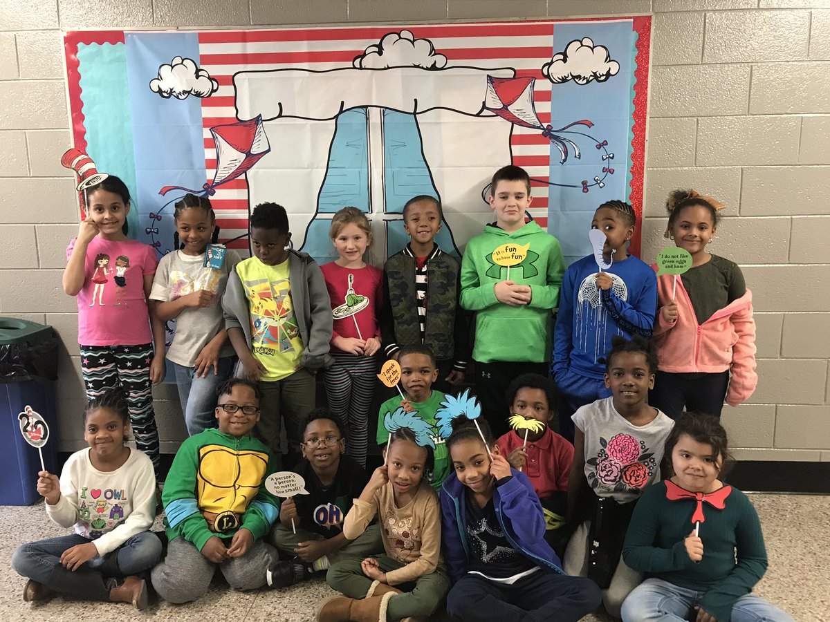 MrsGilmore6's tweet photo. Kiddos are really getting into our spirit week and Kuddos to @DanielleCarl5 for starting a March Madness Book Bracket!!! My kids are so excited about reading all the books...stay tuned to find out which book will win! https://t.co/HtDC73Vqgn