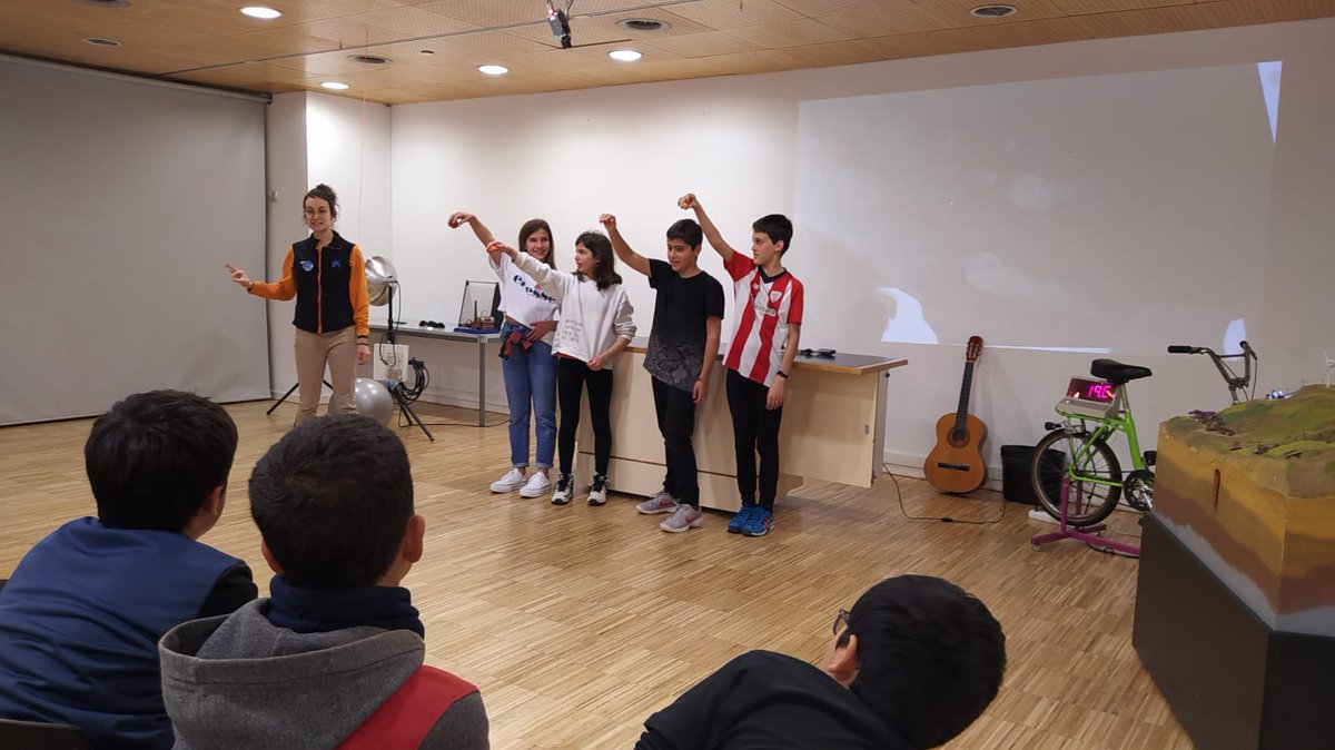 escolabogatell's tweet photo. 6è. La setmana passada vam anar a visitar la Cosmocaixa i vam realitzar una activitat sobre l'energia,  i una altra sobre plaques solars. https://t.co/2sI0EX8xqO