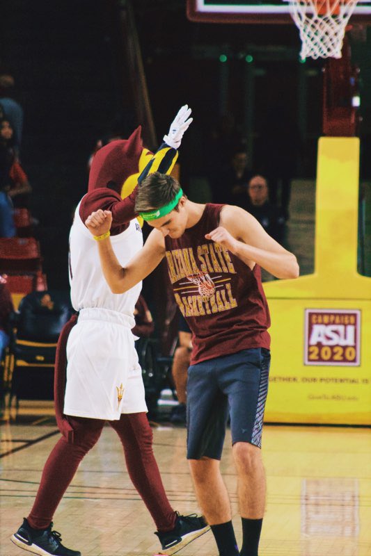 asu_usp's tweet photo. Here are some highlights of our #GreenGameASU last weekend! Our Sun Devils totally rocked our sustainability gear! Thank you to everyone who came out and supported! 🙏🏼 @SunDevilWBB @ZeroWasteASU #GoDevils @SunDevilGameDay @TheSunDevils https://t.co/uK9j5gTdWY