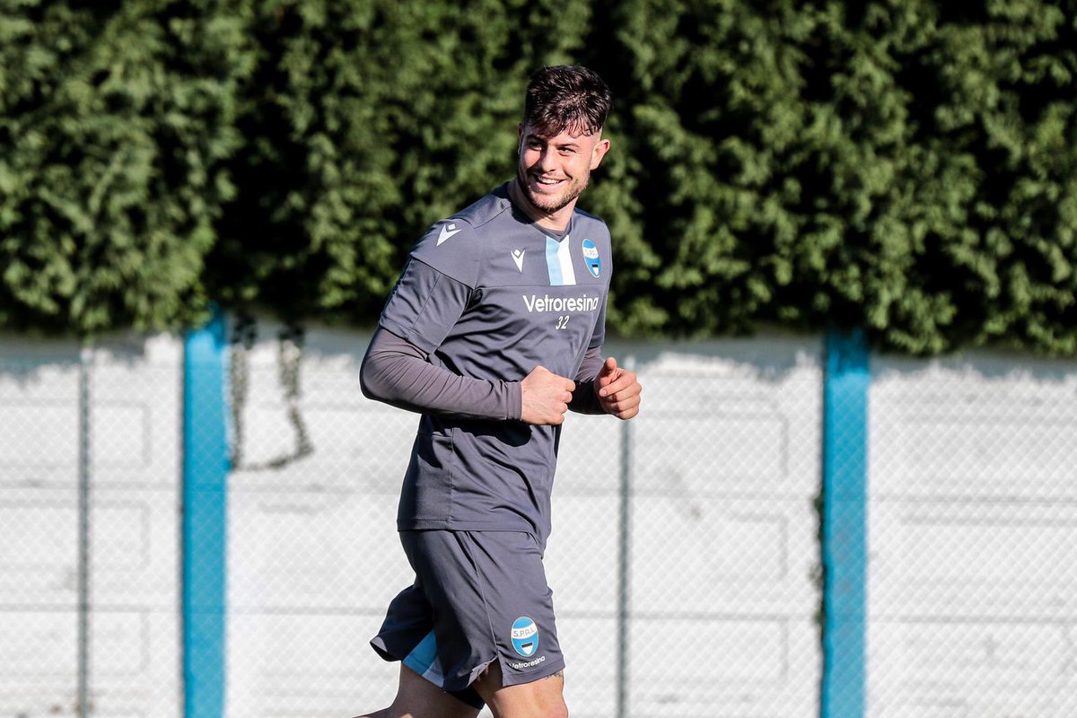 AlbertoCerri27's tweet photo. Di nuovo in gruppo ⚽️😃☀️
#smile #backtotraining 
⚪️🔵 #ForzaSPAL https://t.co/OIPF2WQ21n
