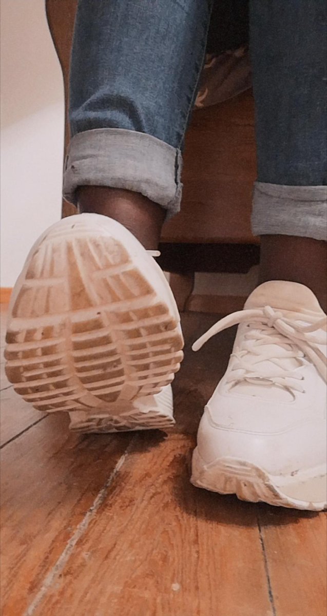 GoddessNemesis8's tweet photo. J'ai eu une longue journée avec mes pieds enfermés dans mes belles petites chaussures. Tu veux une vidéo de moi qui enlève mes pompes? Raque d'abord sale chienne. #fetichiste #feetpicturesforsale #Feetfettish #legs #pedicure #domina #find #findom #ebonydomme #pieds #footfetish https://t.co/JCEOKNJzHo