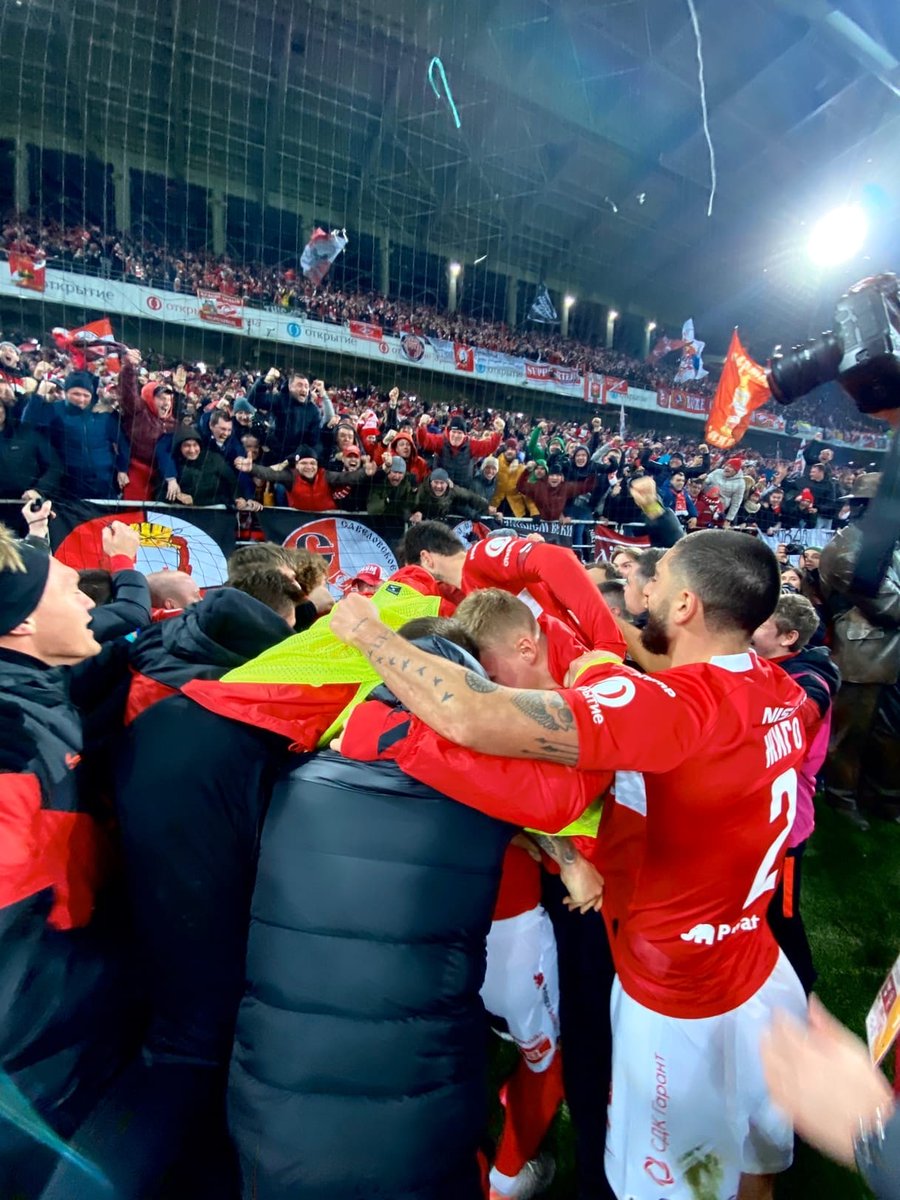 fratria's tweet photo. Мы сегодня выебли коней!

#Спартак победил в дерби 3:2 и вышел в полуфинал Кубка России!!!

На очереди бомжи! https://t.co/tHSBYlOllG