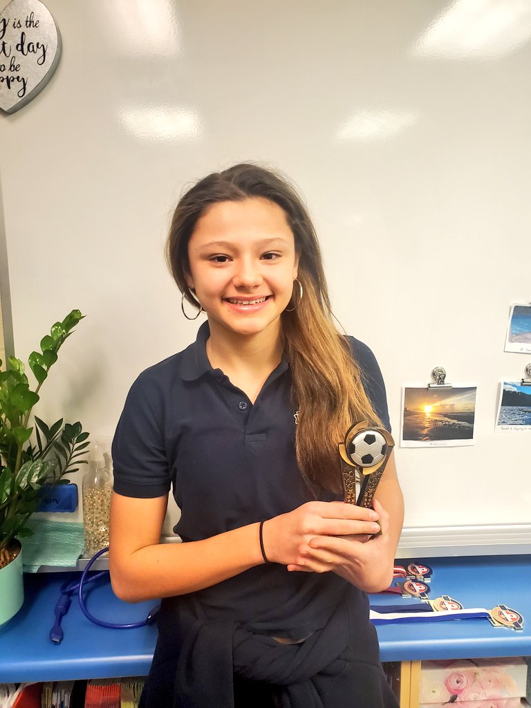 sjoa5's tweet photo. So proud of these talented Grade 6 athletes who were awarded the title of MVP after last week's @Oakville_Soccer Spring Super Cup Qualifier! 🏆 Way to go! 🙌😁 @HCDSB @StephanyBalogh @MrsBento @MlleTrott https://t.co/4FPQqV1NTA