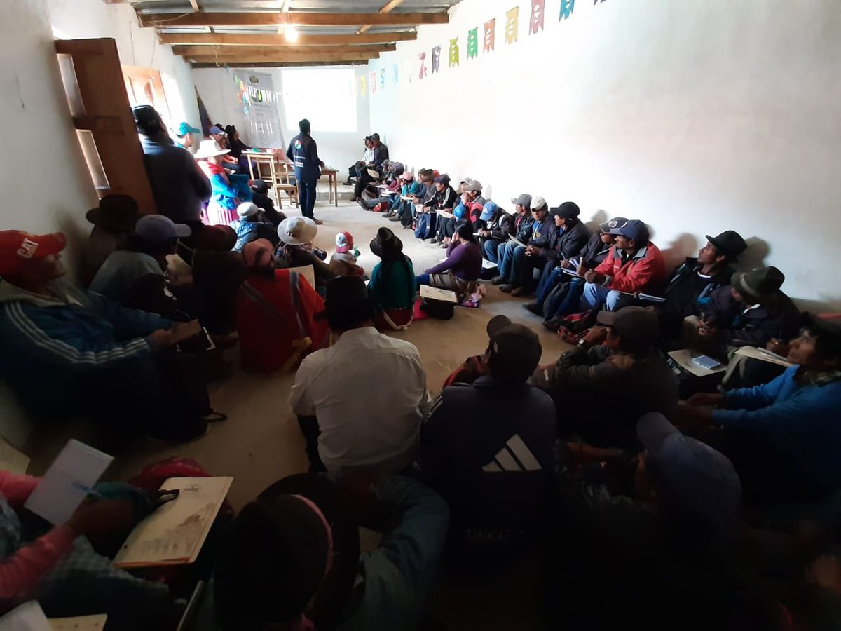 DPBoliviaOf's tweet photo. La oficina defensorial de #Potosí, en el marco del Foro de Interés Ciudadano organizado por @SenadoBolivia, socializó a más de 130 habitantes de las comunidades de #Checchi y #Keluyo, contenido de #DDHH (#Ley870, #Ley045 y #Ley348). https://t.co/aTAXahgdjQ