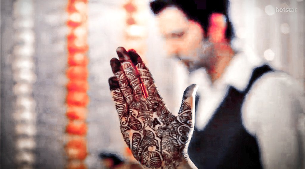 When Khushi's palm had Arnav's 'A' written on it.  #BarunSobti  #SanayaIrani  #IPKKNDRewind  #IPKKND