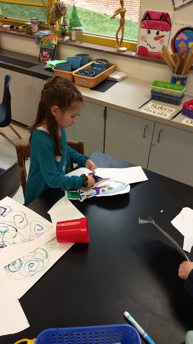 MrsDongilli's tweet photo. Almost springtime here and we finally finished our cool colored snowman portraits in Kindergarten Art class. @RinggoldSouth @MrsSnyder212 @MrsDongilli https://t.co/I38Etu49qh
