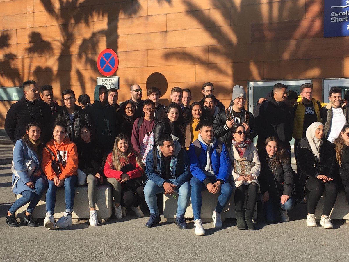 ecat_llc's tweet photo. Els nostres alumnes d'ECAT-bcn de primer de  Transport i Logística han participat en el curs Forma't al port organitzat per l'Escola Europea de Transport del Port de Barcelona.
Professora acompanyant: Marisa Clavero
#ECATbcn #Formatalport
#escolaEuropeatransport #impulsfp https://t.co/ypEUYrqN4J
