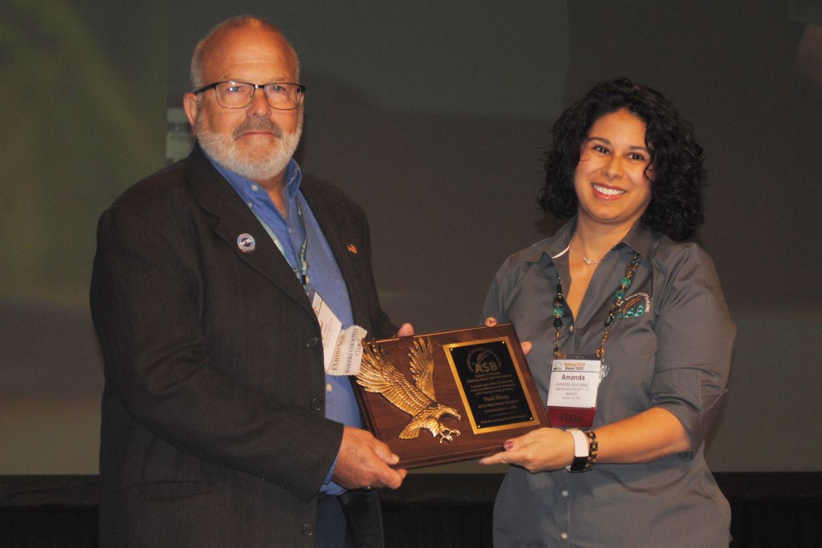 BakingSnackMag's tweet photo. Paul Sharp received The Robert A. Fischer Distinguished Service Award during the @amsocbaking's BakingTech2020 https://t.co/LJFJIPlPoW #BakingTech2020 #bakingindustry https://t.co/Yfnfrc3Mdv