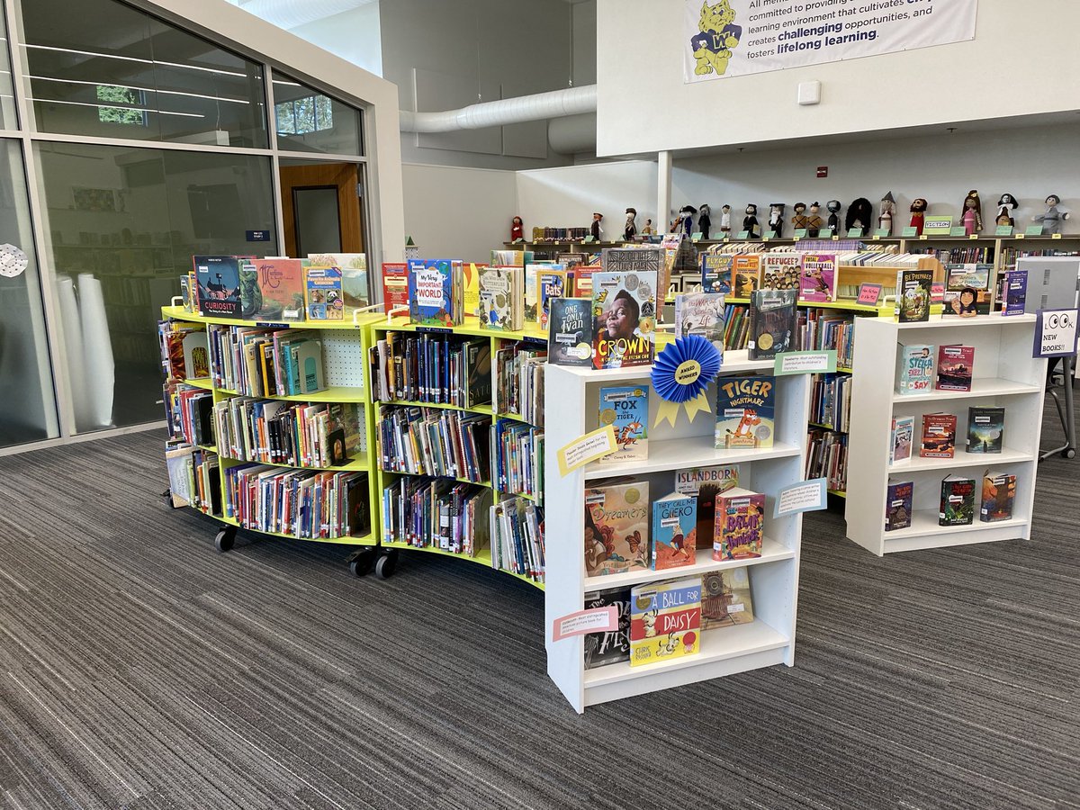 LightCarrie's tweet photo. Loving the great and inviting @WestridgeElem library space! @LOSD_Proud #schoollibraries https://t.co/UuhwnLNT0x
