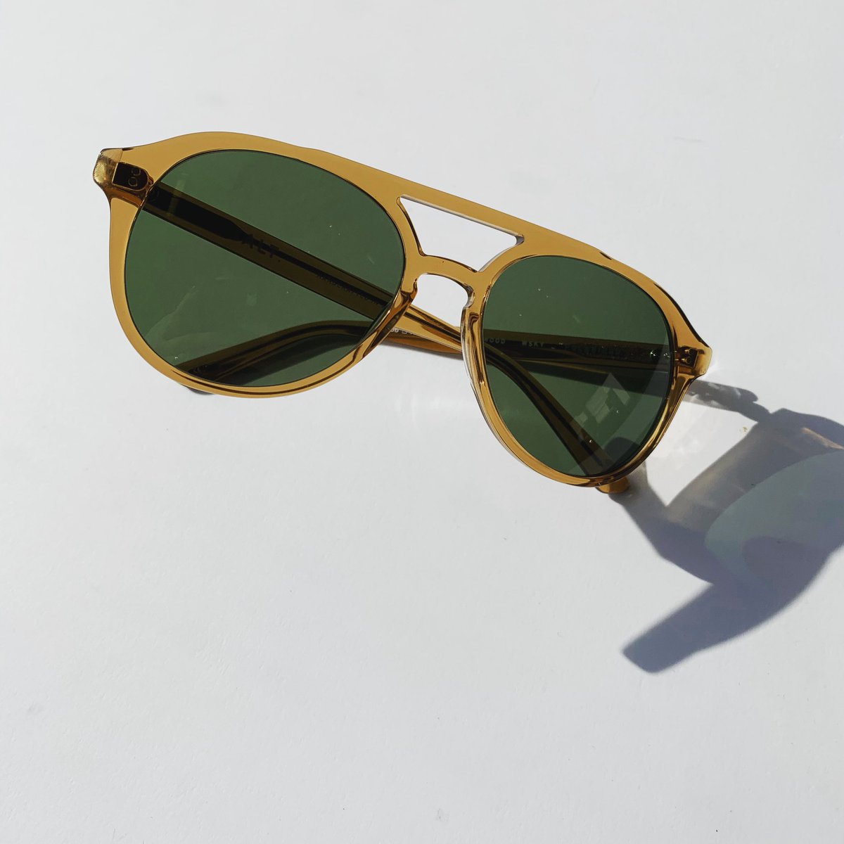 QueenSpectacle's tweet photo. @saltoptics Rockwood just arrived and we are feeling it’s 70s vibe on this beauty day! ✌️🌼 #saltoptics #independenteyewear #70sfashion #70svibes #rockwood #wednesdayvibes https://t.co/1TPrITsT3t