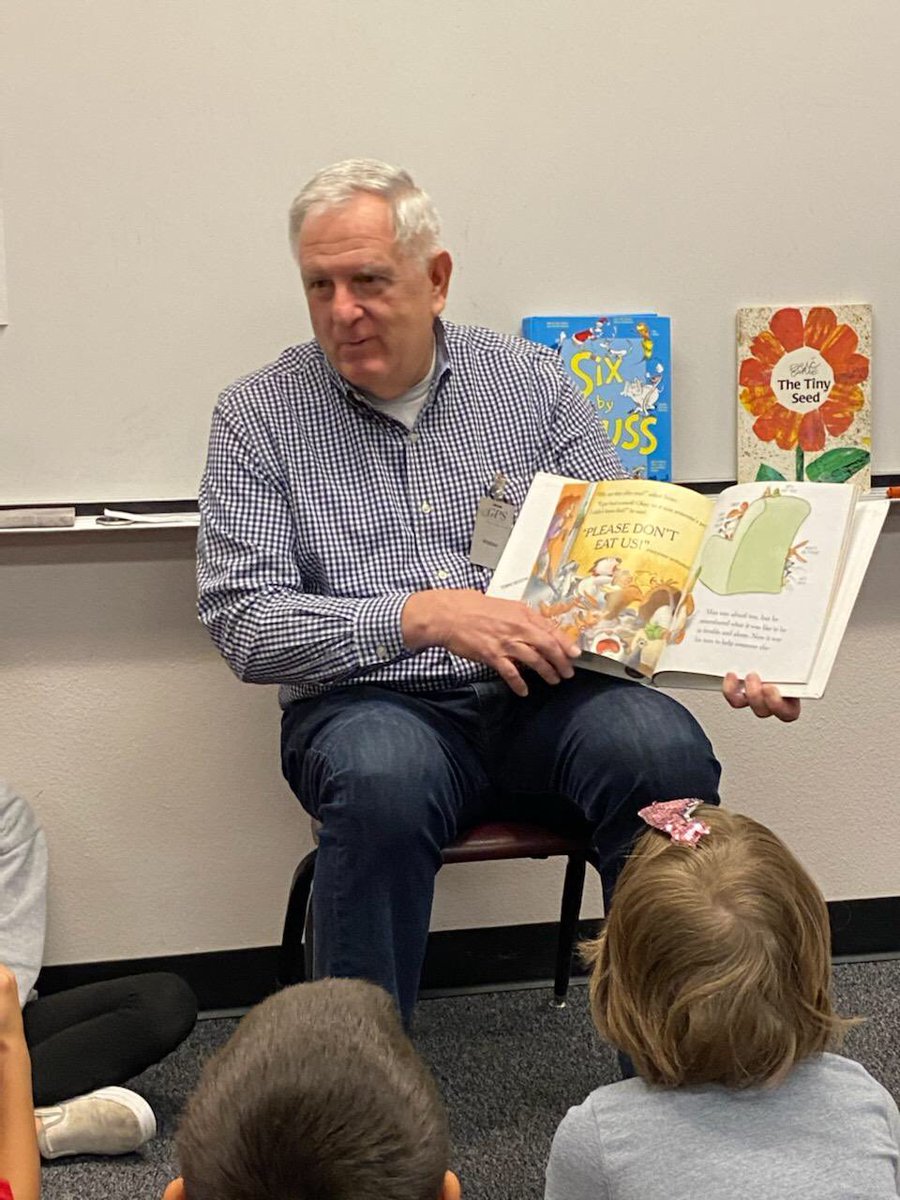 TowneMeadows's tweet photo. Today’s guest readers included Vice Mayor Scott Anderson, District Gifted Coordinator Amber MacRobbie, and Executive Director of Elementary Schools Jason Martin. Thank you all for coming! #townemeadows #readacrossamericaweek2020 https://t.co/B9hrWsYQ5H