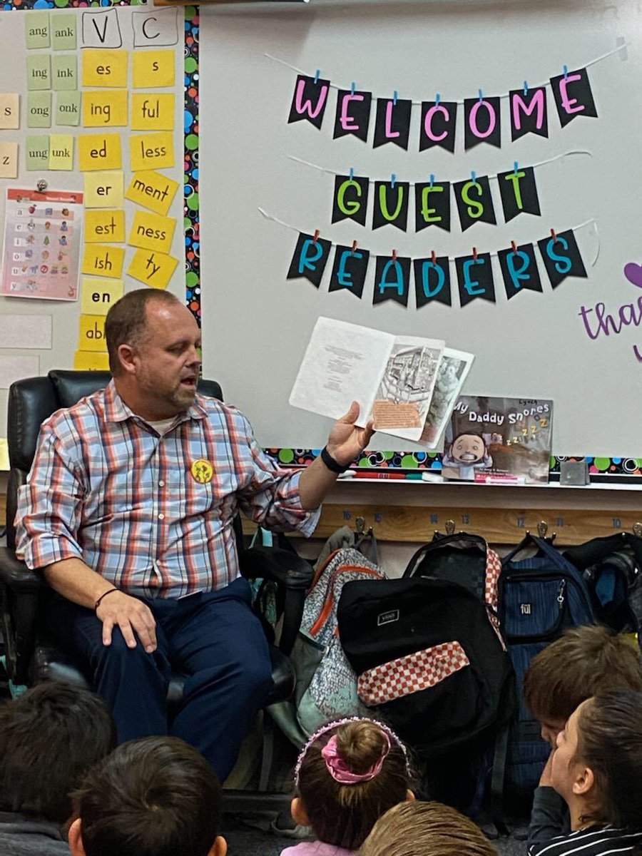 TowneMeadows's tweet photo. Today’s guest readers included Vice Mayor Scott Anderson, District Gifted Coordinator Amber MacRobbie, and Executive Director of Elementary Schools Jason Martin. Thank you all for coming! #townemeadows #readacrossamericaweek2020 https://t.co/B9hrWsYQ5H