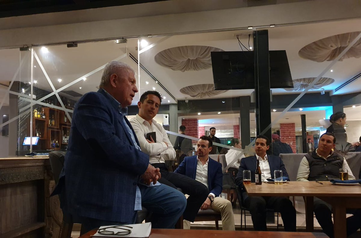 EntureSB's tweet photo. Presentación de Opciones de Financiamiento Alterno a grupo de empresarios. 

Caso de Éxito: Rancho El 17, con la participación del Dr. Roberto Zambrano.

Hermosillo, Sonora.

#Enture #WorkSmartInvestSmarter #CapitalPrivado #BancaDeInversión https://t.co/BMbFNNRWso