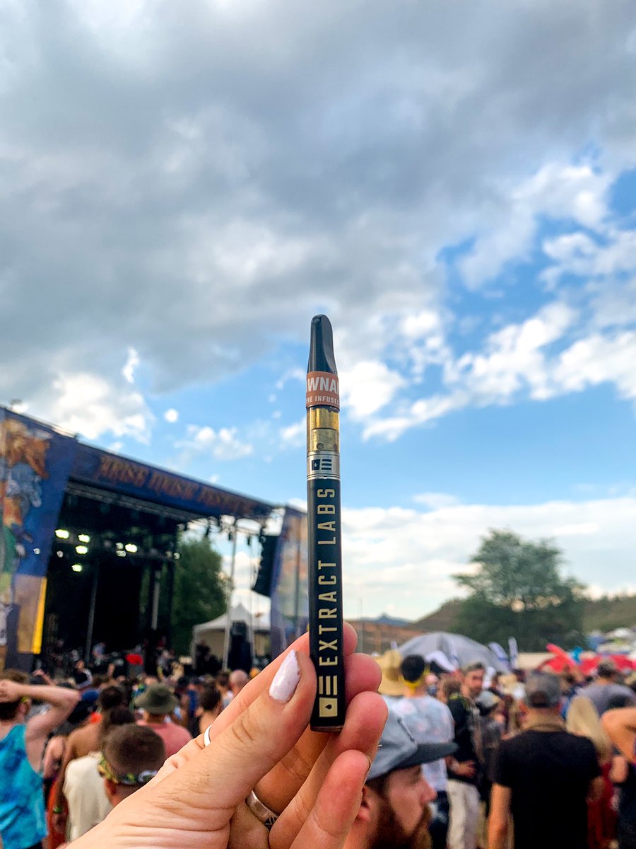 extractlabs's tweet photo. Happy #waxwednesday 🎉 We are so ready for warmer weather and to go to all the festivals 💖 Our cartridges are perfect for any activity, be sure to grab yours from the link below!
#ExtractLabs #americanhemp
https://t.co/AT9yHhz0i1 https://t.co/kkBl2V6CxI
